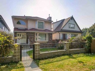 Photo 2: 3608 NAPIER Street in Vancouver: Renfrew VE House for sale (Vancouver East)  : MLS®# R2498408