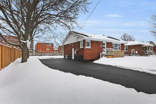 Photo 2: 1 HARDALE Crescent in Hamilton: House for sale : MLS®# H4158445