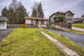 Photo 3: 3347 LAKEDALE Avenue in Burnaby: Government Road House for sale (Burnaby North)  : MLS®# R2665834