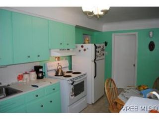 Photo 8: 1029-1031 Colville Rd in VICTORIA: Es Rockheights Full Duplex for sale (Esquimalt)  : MLS®# 535043