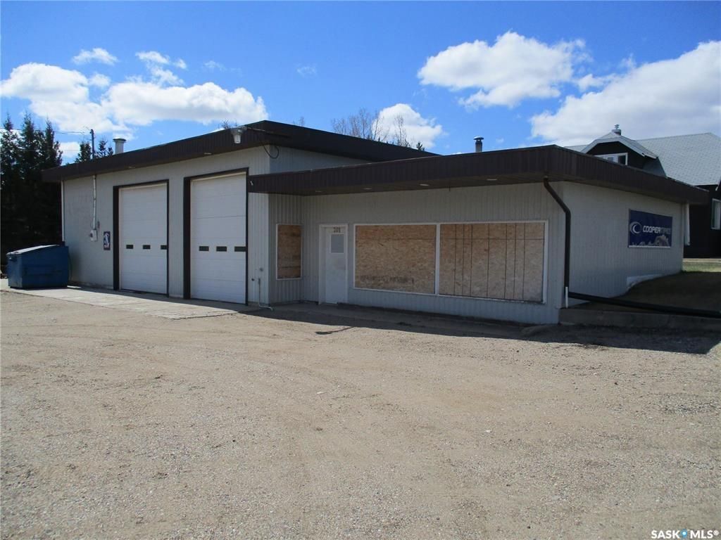 Main Photo: 201 1st Avenue South in Middle Lake: Commercial for sale : MLS®# SK881007