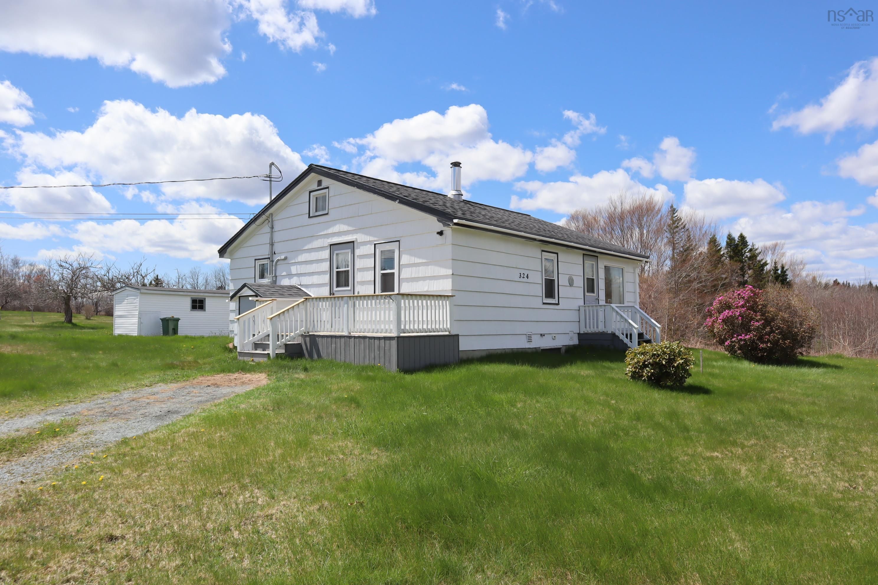 Main Photo: 324 Llewellyn Road in Middlewood: 405-Lunenburg County Residential for sale (South Shore)  : MLS®# 202308522