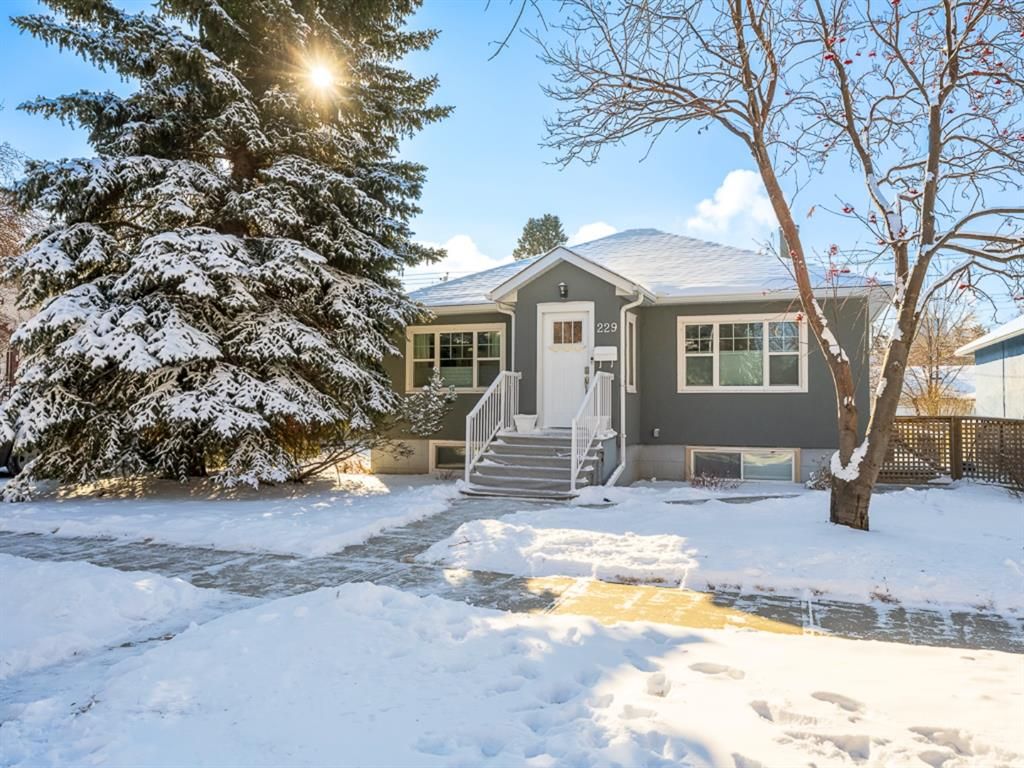 Main Photo: 229 14 Avenue NE in Calgary: Crescent Heights Detached for sale : MLS®# A1186565