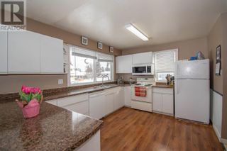 Photo 7: 4221 FIRST AVENUE in Smithers: House for sale : MLS®# R2755362
