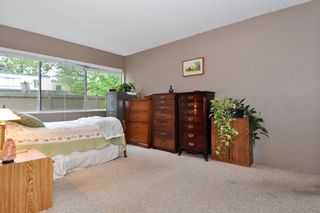 Photo 11: 720 WESTVIEW Crescent in North Vancouver: Central Lonsdale Condo for sale in "Cypress Gardens" : MLS®# R2370300