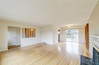 Photo 3: 1820 GROVER Avenue in Coquitlam: Central Coquitlam House for sale : MLS®# R2420677