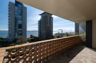 Photo 11: 301 2135 ARGYLE Avenue in West Vancouver: Dundarave Condo for sale in "The Crescent" : MLS®# R2689675