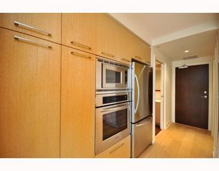 Photo 24: 330 2008 PINE Street in Vancouver: False Creek Condo for sale in "MANTRA" (Vancouver West)  : MLS®# V796892