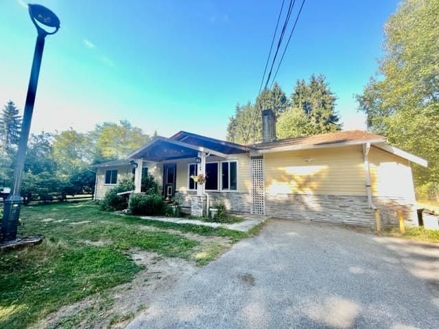 Main Photo: 595 PRATT Road in Gibsons: Gibsons & Area House for sale (Sunshine Coast)  : MLS®# R2842029