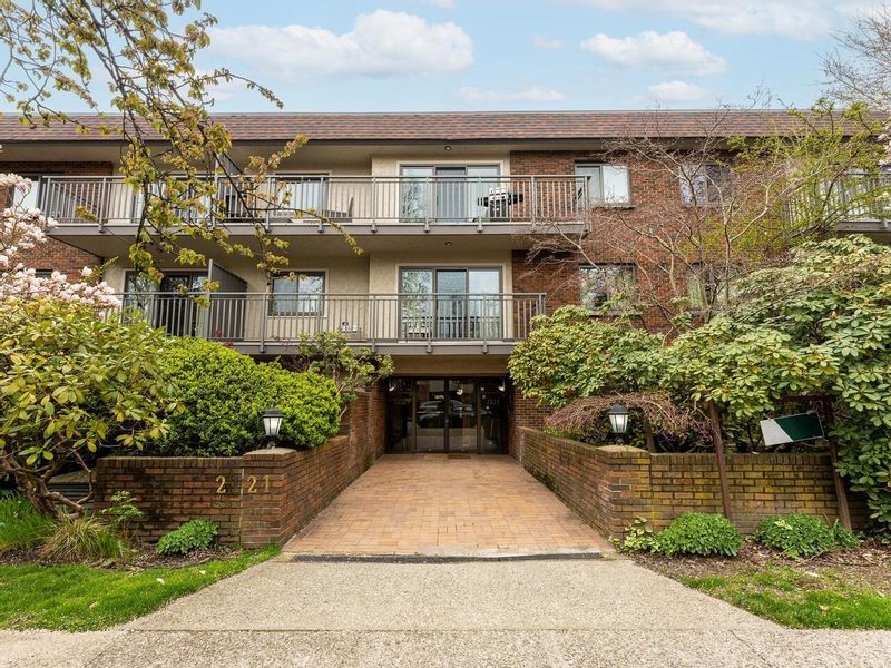FEATURED LISTING: 114 - 2121 6TH Avenue West Vancouver
