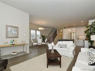 Photo 4: 746 Violet Ave in VICTORIA: SW Marigold Half Duplex for sale (Saanich West)  : MLS®# 692661