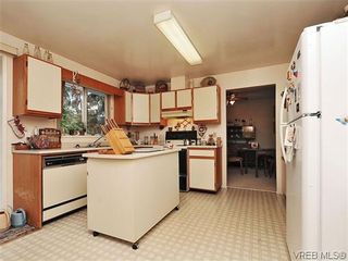 Photo 8: 240 Burnett Rd in VICTORIA: VR Six Mile House for sale (View Royal)  : MLS®# 626557