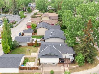 Photo 1: 664 Midridge Drive SE in Calgary: Midnapore Detached for sale : MLS®# A2053086