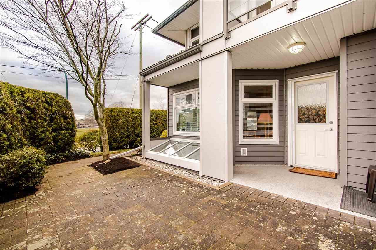 Main Photo: 104 1220 FIR Street: White Rock Townhouse for sale in "Vista Pacifica" (South Surrey White Rock)  : MLS®# R2444300