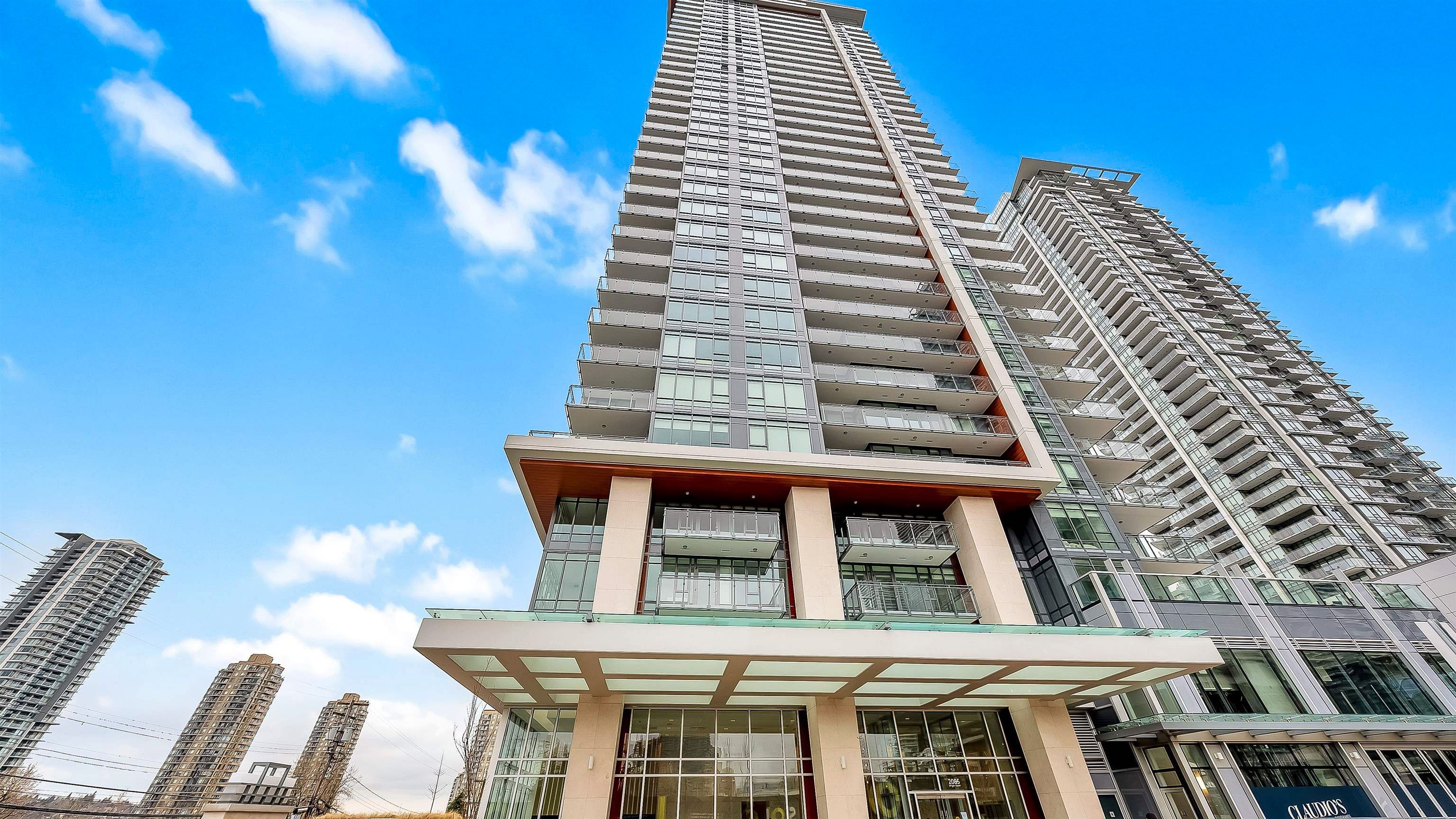 Main Photo: 1502 2085 SKYLINE Court in Burnaby: Brentwood Park Condo for sale (Burnaby North)  : MLS®# R2650520