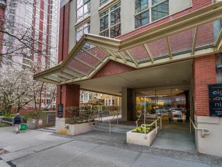Photo 1: 301 819 HAMILTON Street in Vancouver: Downtown VW Condo for sale in "Eight One Nine" (Vancouver West)  : MLS®# R2864732