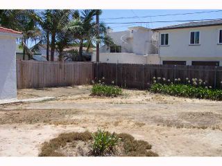 Photo 5: PACIFIC BEACH House for sale : 3 bedrooms : 1251 Emerald