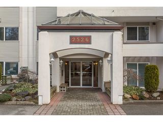 Photo 3: 203 2526 LAKEVIEW Crescent in Abbotsford: Central Abbotsford Condo for sale in "Mill Spring Manor" : MLS®# R2235722