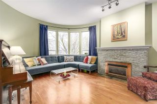 Photo 2: 1160 W 15TH Avenue in Vancouver: Fairview VW Townhouse for sale in "MONTCALM MANOR" (Vancouver West)  : MLS®# R2222344