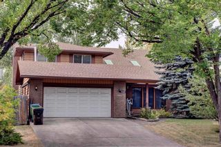 Photo 2: 543 WOODPARK Crescent SW in Calgary: Woodlands House for sale : MLS®# C4136852