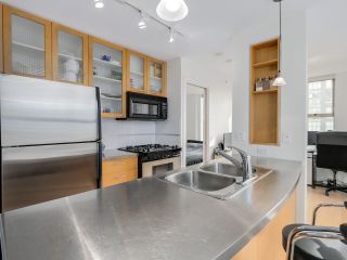 Photo 4: 1602 969 RICHARDS Street in Vancouver: Downtown VW Condo for sale in "MONDRIAN 2" (Vancouver West)  : MLS®# R2060003