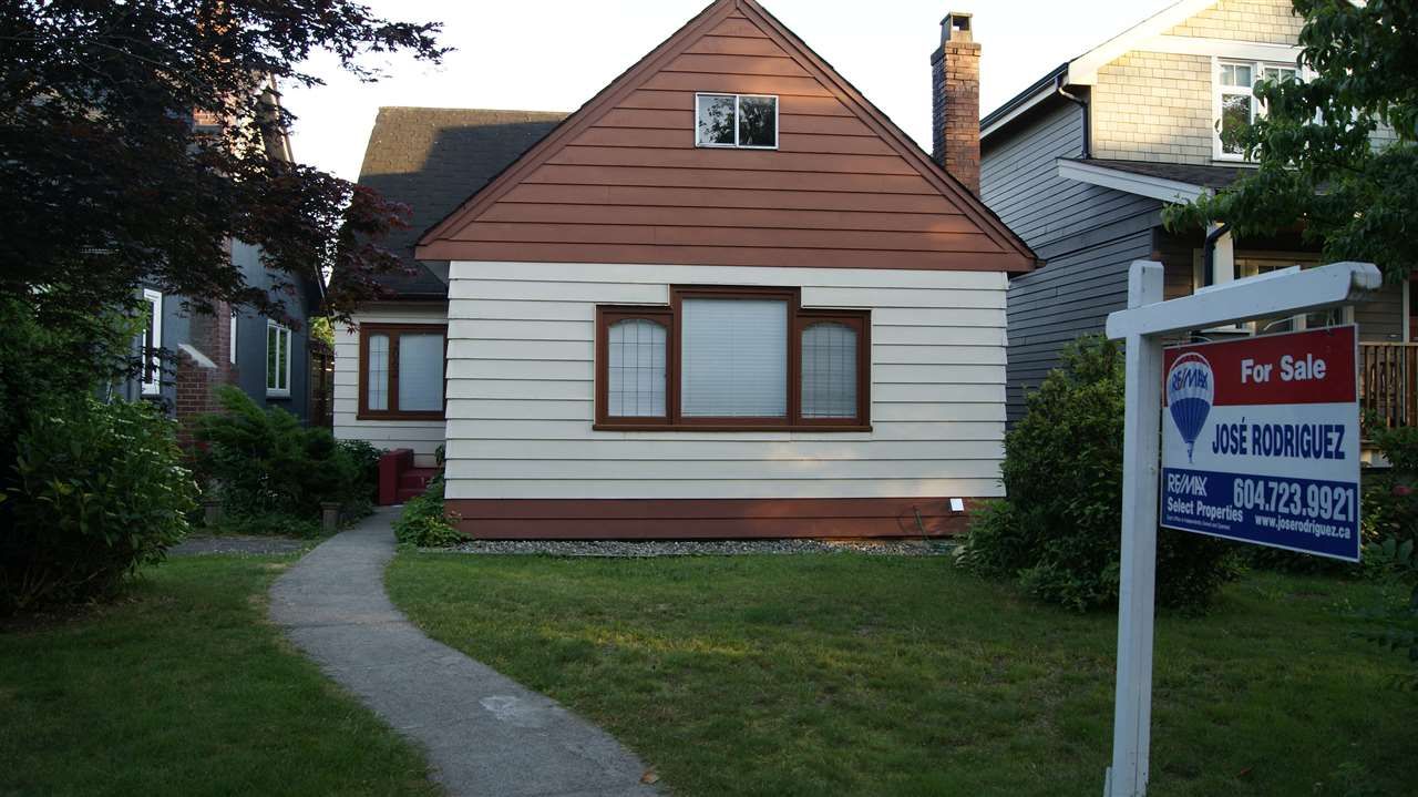 Main Photo: 2062 E 8TH Avenue in Vancouver: Grandview VE House for sale (Vancouver East)  : MLS®# R2181845