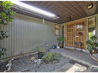 Photo 11: 739 E Viaduct Ave in VICTORIA: SW Royal Oak House for sale (Saanich West)  : MLS®# 581371