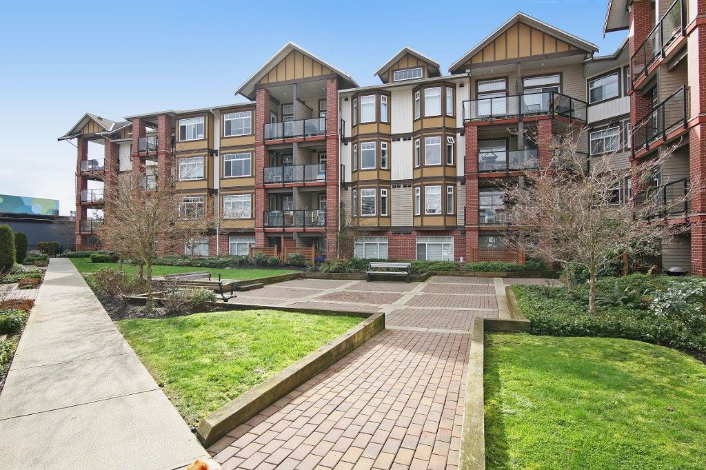 Main Photo: 149 5660 201A Street in Langley: Langley City Condo for sale in "PADDINGTON STATION" : MLS®# R2045858