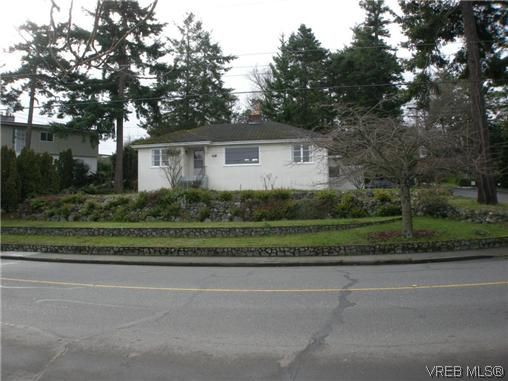 Main Photo: 1477 Fairfield Rd in Victoria: Vi Fairfield West House for sale : MLS®# 303913