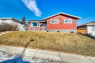 Photo 3: 1012 72 Avenue NW in Calgary: Huntington Hills Detached for sale : MLS®# A2025639