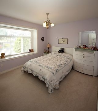 Photo 12: 4292 PARKER Street in Burnaby: Willingdon Heights 1/2 Duplex for sale (Burnaby North)  : MLS®# R2168960
