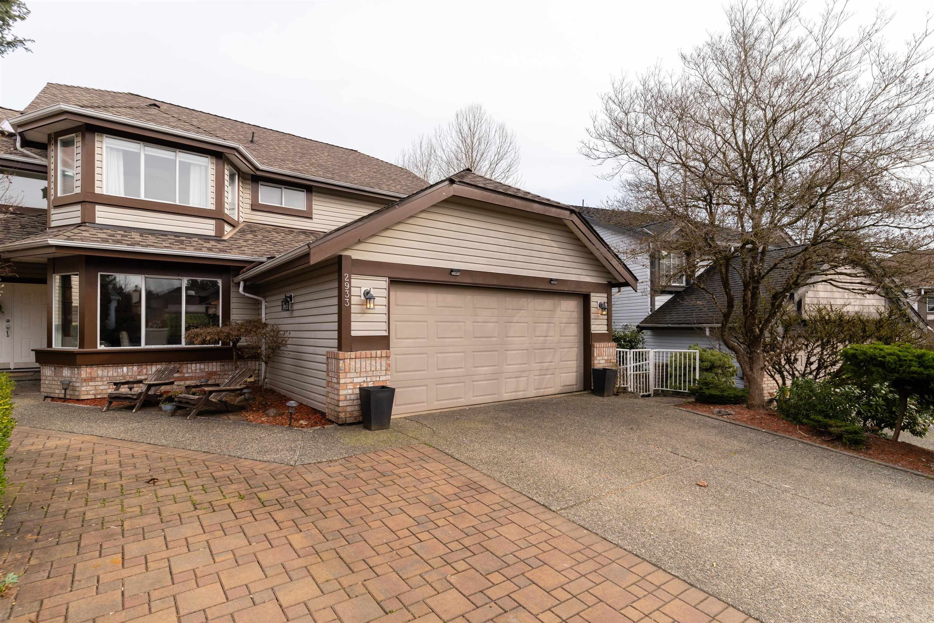 Main Photo: 2933 VALLEYVIEW Court in Coquitlam: Westwood Plateau House for sale : MLS®# R2658481