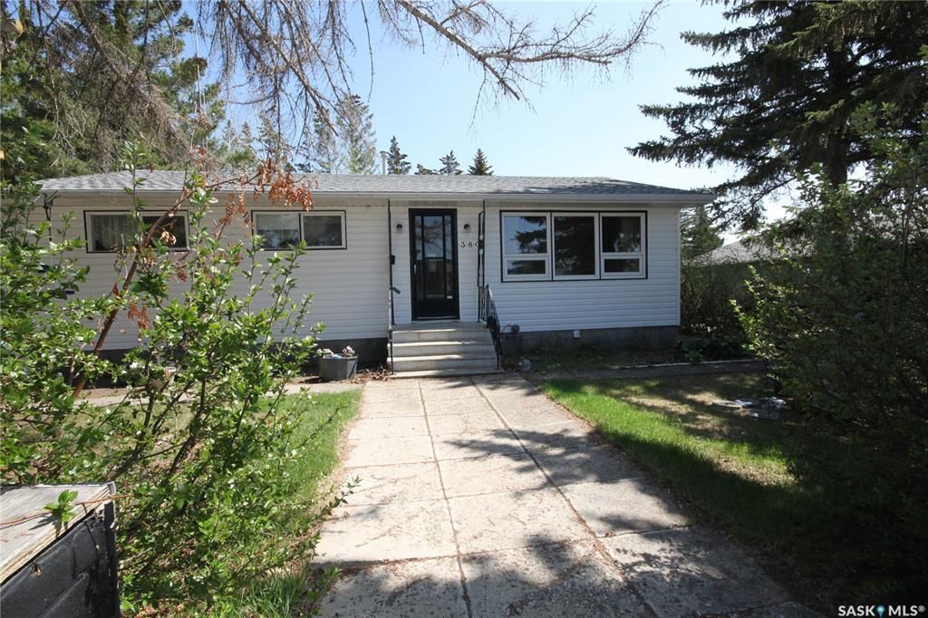 Main Photo: 380 Coleridge Street in Southey: Residential for sale : MLS®# SK929144