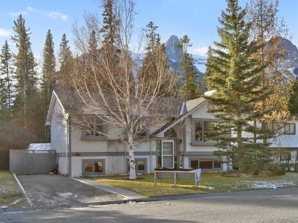Main Photo: 7 Larch Crescent: Canmore Detached for sale : MLS®# A2094465