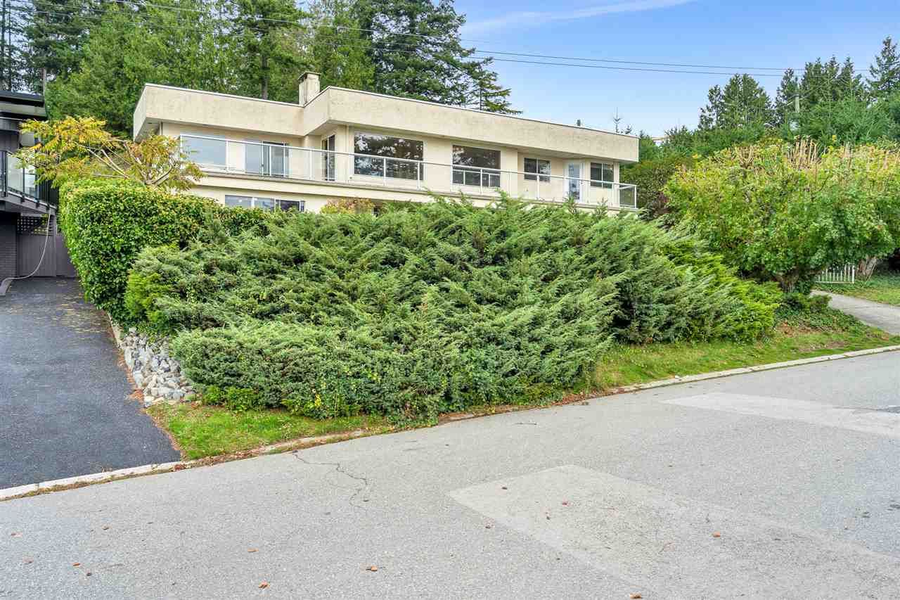 Main Photo: 14887 HARDIE AVENUE: White Rock House for sale (South Surrey White Rock)  : MLS®# R2509233