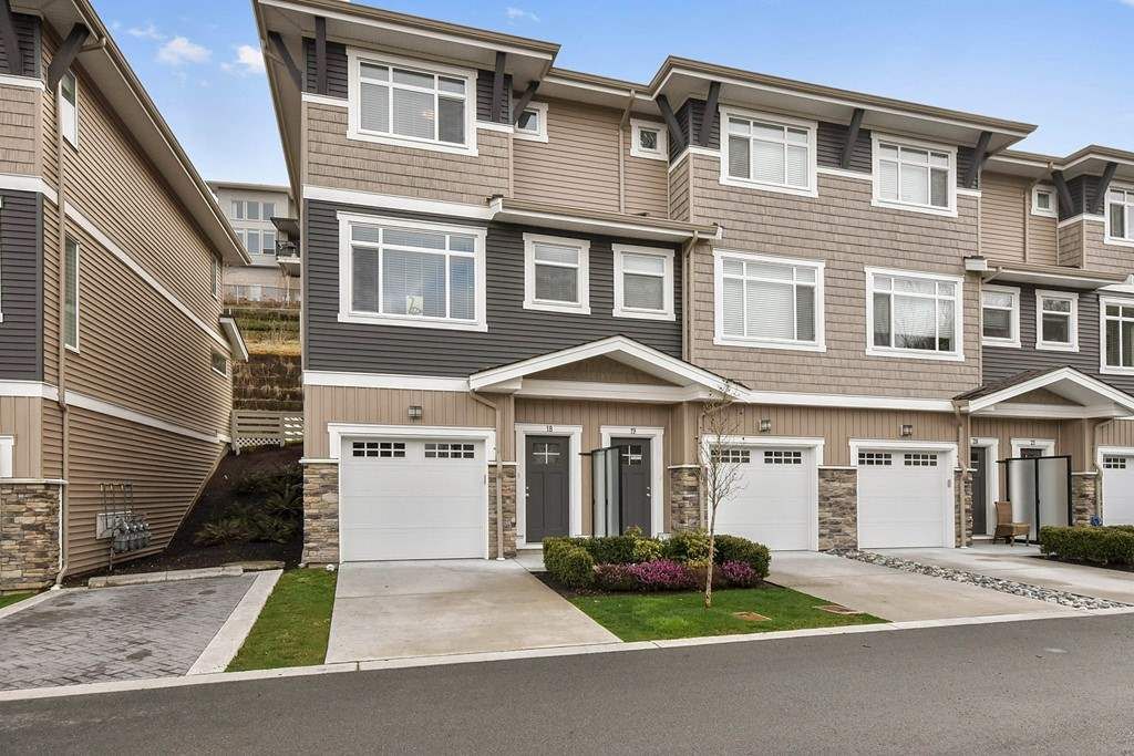 Main Photo: 18 34230 ELMWOOD Drive in Abbotsford: Central Abbotsford Townhouse for sale in "TEN OAKS" : MLS®# R2447846