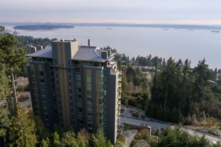Photo 2: 303 3335 CYPRESS Place in West Vancouver: Cypress Park Estates Condo for sale : MLS®# R2657639