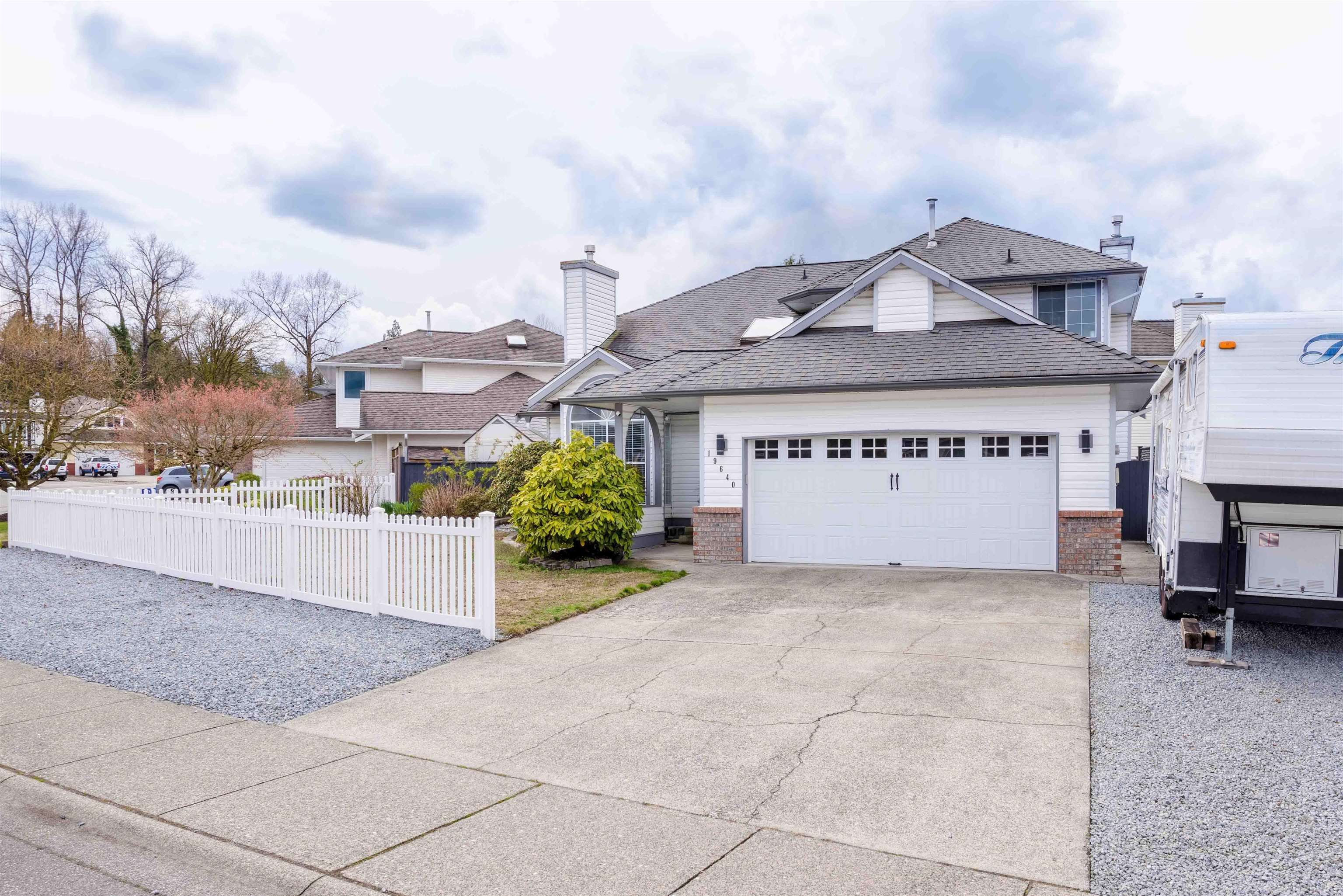 Main Photo: 19640 SOMERSET Drive in Pitt Meadows: Mid Meadows House for sale : MLS®# R2770573