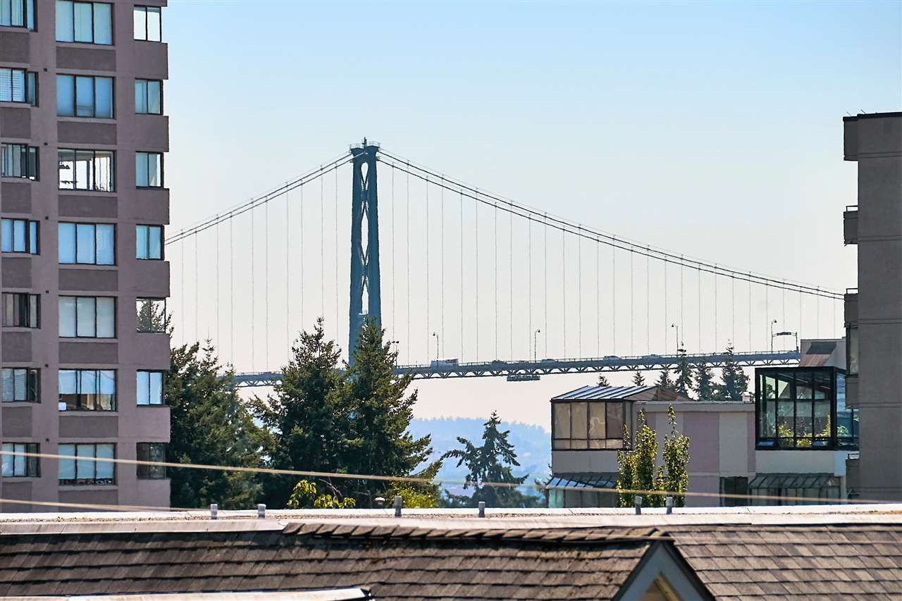 Main Photo: 412 1425 ESQUIMALT Avenue in West Vancouver: Ambleside Condo for sale in "Oceanbrook" : MLS®# R2469530