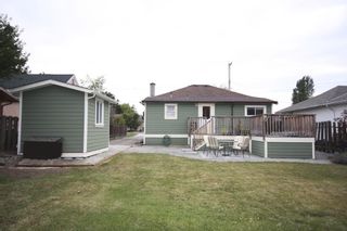 Photo 3: 410 Walter Ave in Victoria: Residential for sale : MLS®# 283473