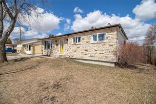 Photo 2: 30 Colonial Court in Winnipeg: East Transcona Residential for sale (3M)  : MLS®# 202208535