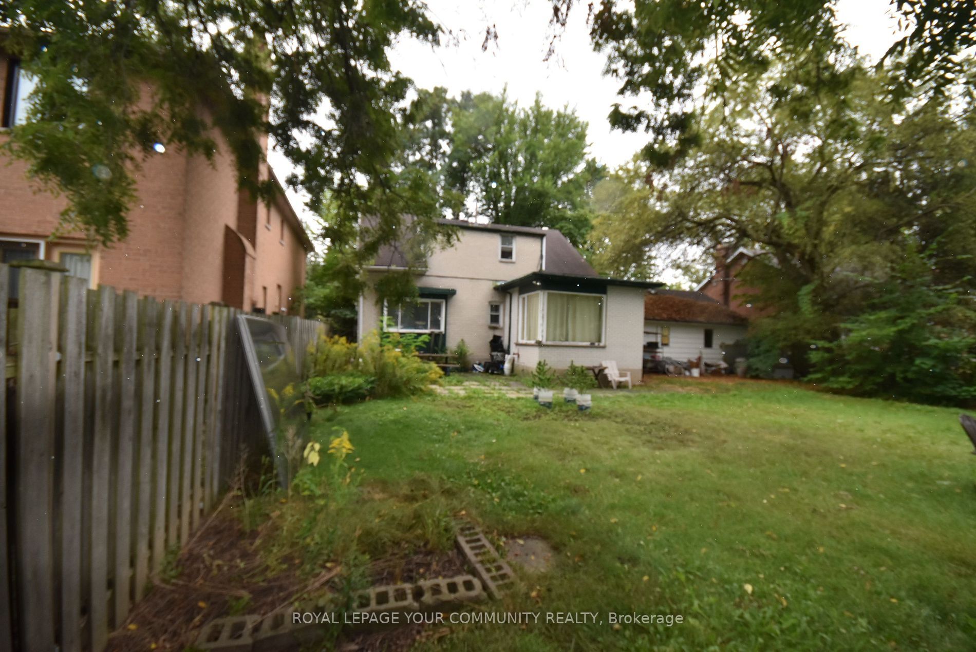 Main Photo: 258 Cummer Avenue in Toronto: Newtonbrook East House (1 1/2 Storey) for sale (Toronto C14)  : MLS®# C6805120