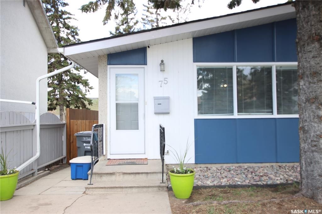 Main Photo: 75 Davidson Crescent in Saskatoon: Westview Heights Residential for sale : MLS®# SK854932