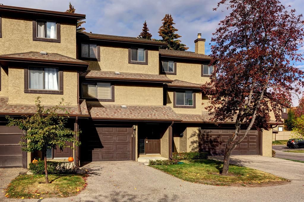 Main Photo: 69 Glamis Gardens SW in Calgary: Glamorgan Row/Townhouse for sale : MLS®# A2006286
