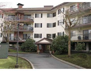 Photo 1: 304 10240 RYAN RD in Richmond: South Arm Condo for sale in "STORNOWAY" : MLS®# V582244
