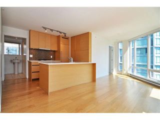 Photo 3: 1501 565 SMITHE Street in Vancouver: Downtown VW Condo for sale in "VITA" (Vancouver West)  : MLS®# V1076138