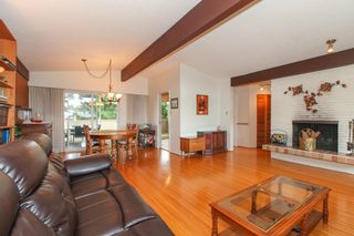 Photo 4: 6882 YEOVIL Place in Burnaby: Montecito House for sale in "Montecito" (Burnaby North)  : MLS®# V1119163