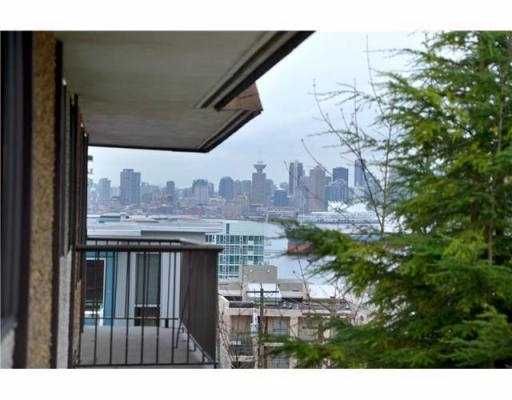 Main Photo: 307 127 E 4TH Street in North Vancouver: Lower Lonsdale Condo for sale : MLS®# V971136