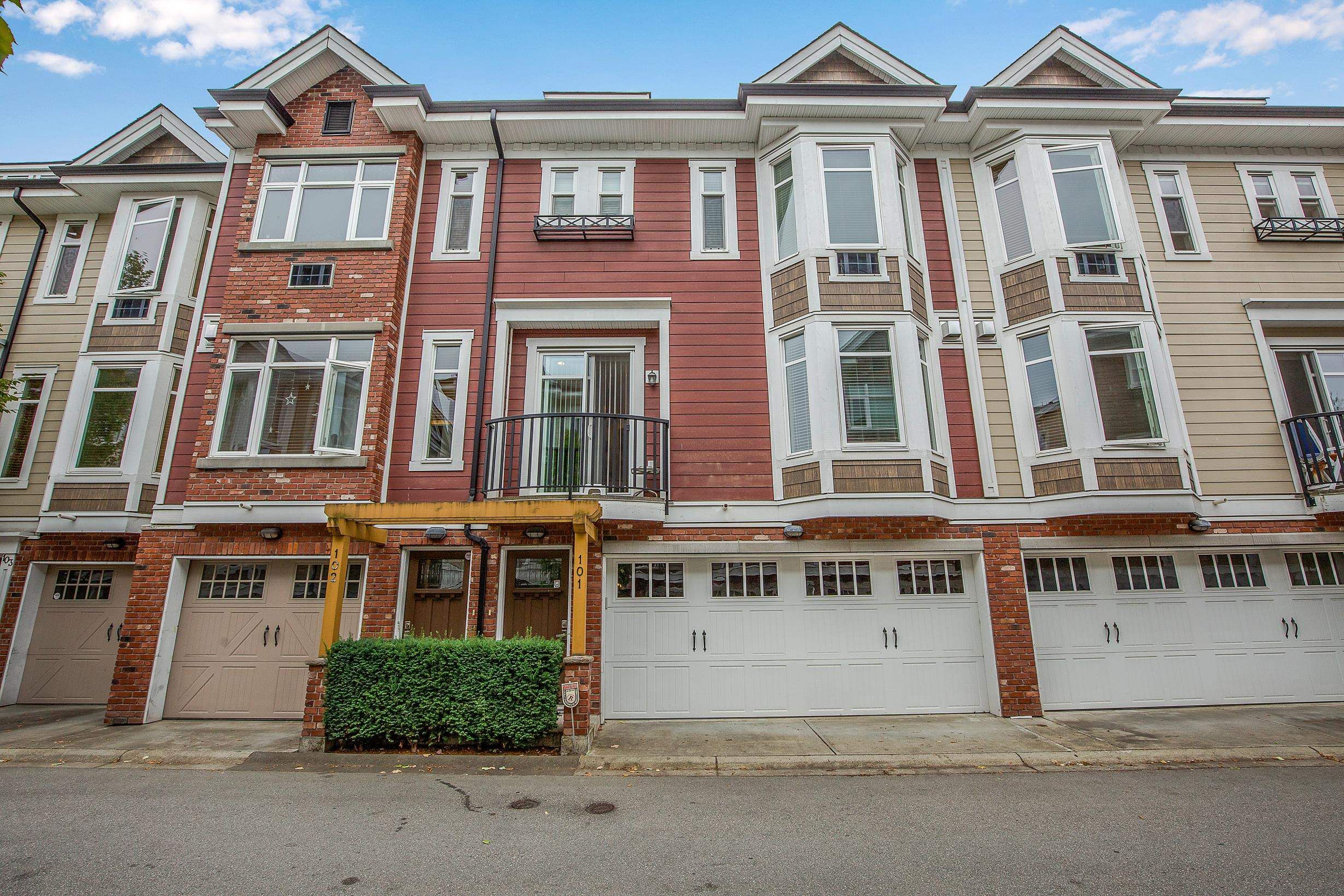 Main Photo: 101 20738 84 Avenue in Langley: Willoughby Heights Townhouse for sale in "Yorkson Creek" : MLS®# R2731127