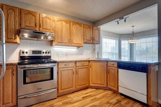 Photo 10: 33 SILVERGROVE Close NW in Calgary: Silver Springs Row/Townhouse for sale : MLS®# C4300784